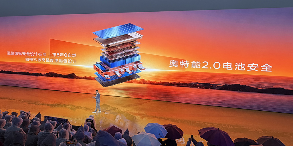 25.99万起！凯迪拉克全新XT5 PHEV上市，标配满血智驾与超级插混