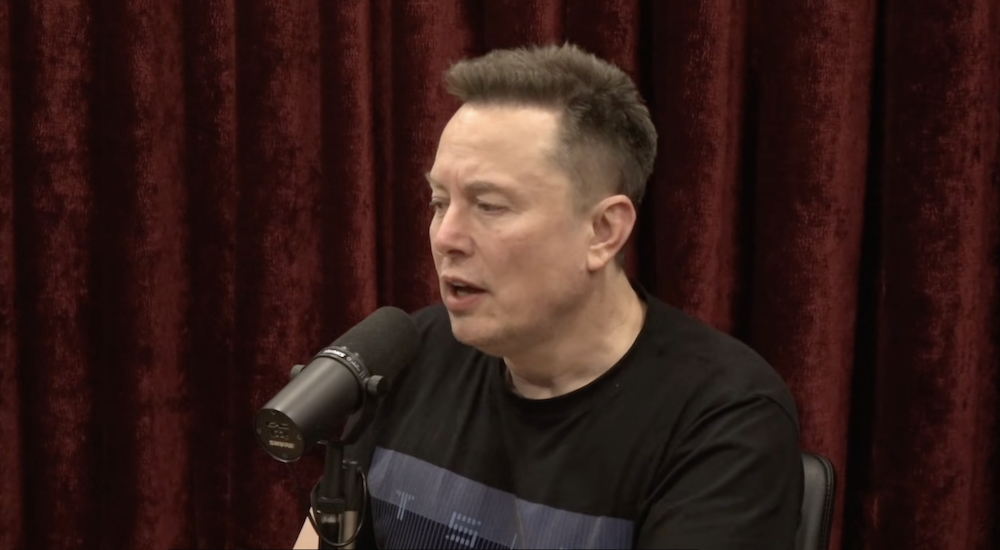 马斯克剧透特斯拉四款AI芯片!无人出租拿掉方向盘明年量产,即将国内首秀