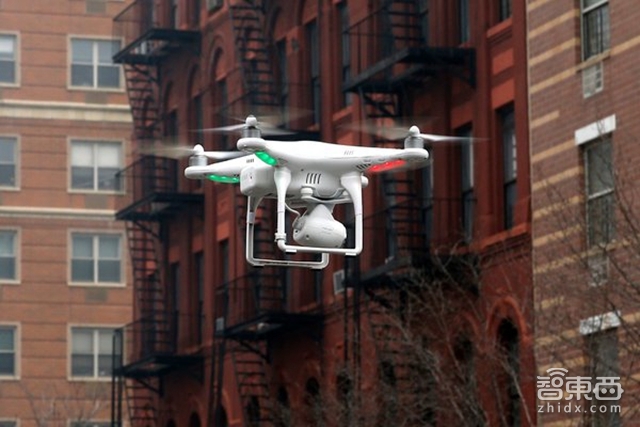 智东西晚报:锤子降价千元 小米推99元新手环