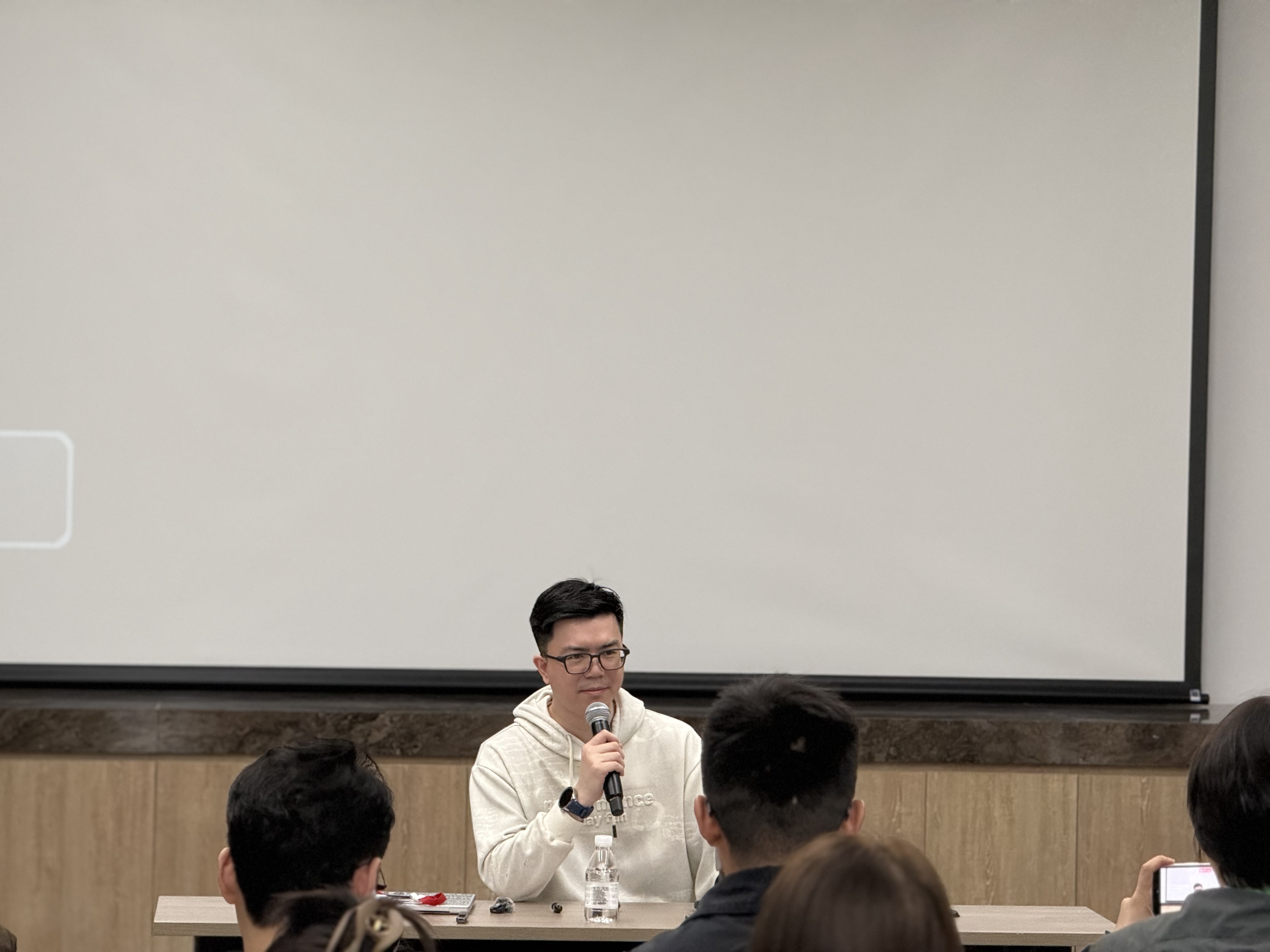 智元2025年收入公开！稚晖君：我们不差钱