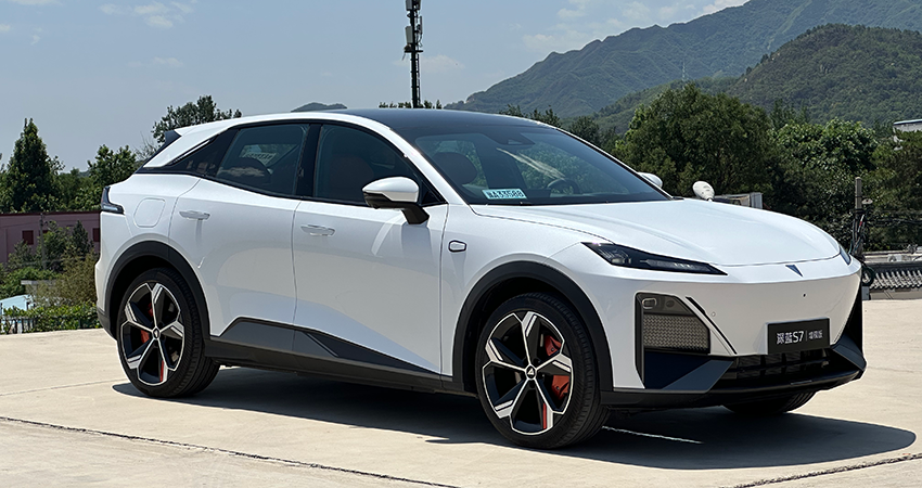 十几万买台增程SUV!试驾深蓝S7,会是年轻人的心头好吗?
