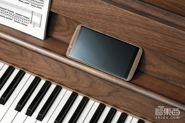 智东西晚报:罗永浩辟谣锤子被收购传闻 小米辟谣炸机门系自动降落