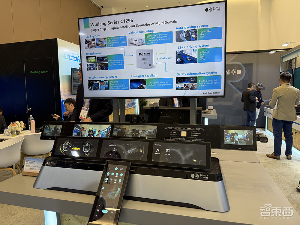 暴走4万步逛遍CES2025:十大方向最火,中企已上牌桌,万物皆可AI