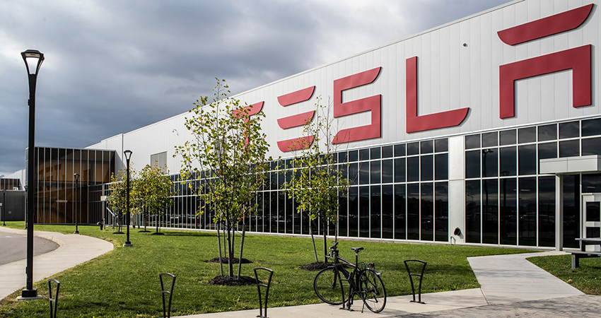 特斯拉裁了谁？