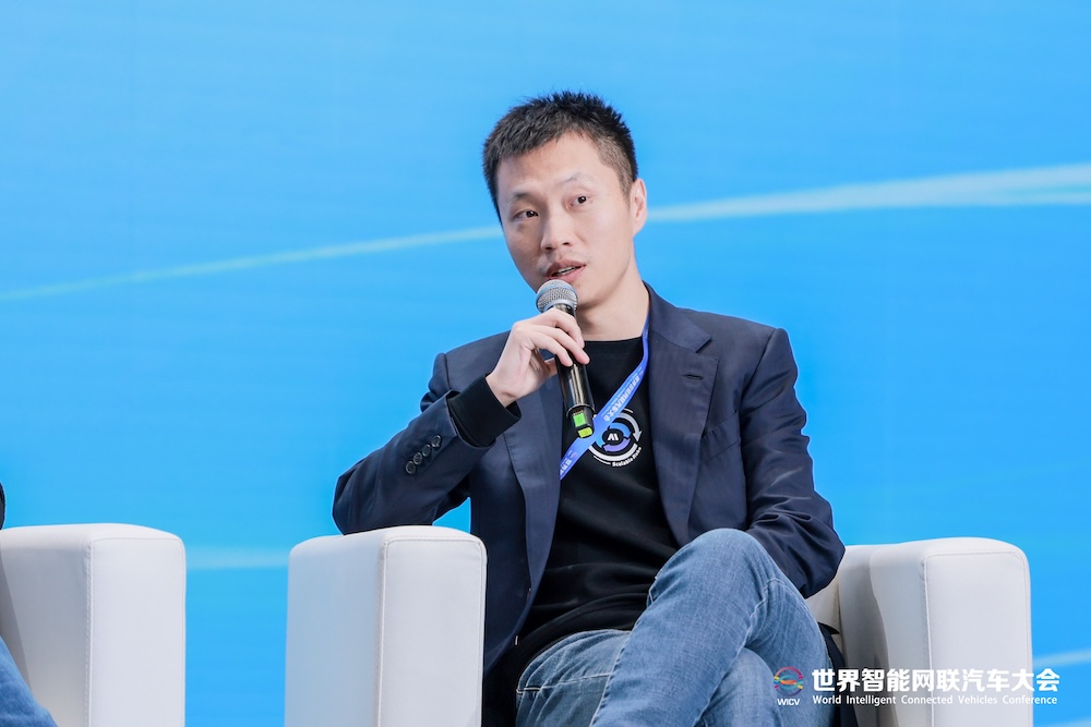 比亚迪华为同台谈智驾！何小鹏再次开炮L3，六位车圈大佬激辩