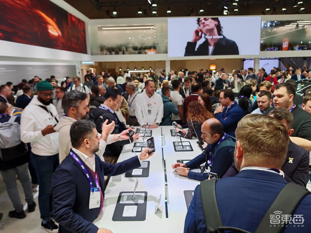 中国硬科技霸场MWC!小米SU7出征,华为搞大事,AI炸了芯片窝