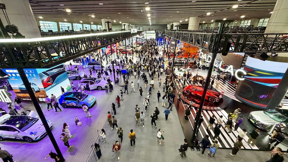 五大趋势看懂2025广州车展：增程纯电对攻，智驾成最大变量，华为稳坐“隐形C位”