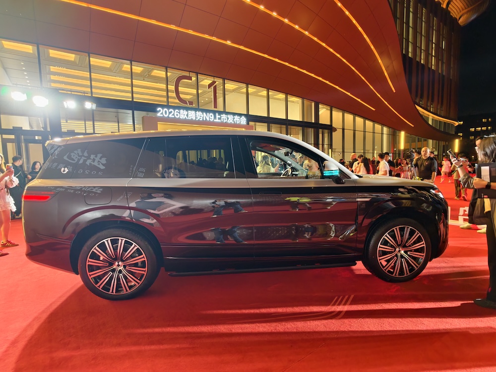 比亚迪一周连发两款豪华SUV!全新腾势N9 38.98万开卖,新帅李慧首秀