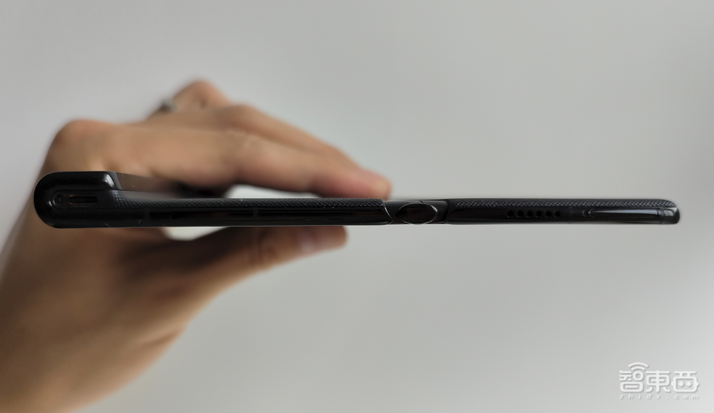 华为Mate Xs 2折叠屏体验:2022年了,华为怎么把“外折”做出花来?