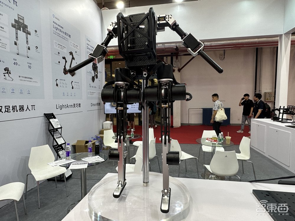 人形机器人真火了!10多款扎堆引爆亦庄,小米铁蛋2首亮相