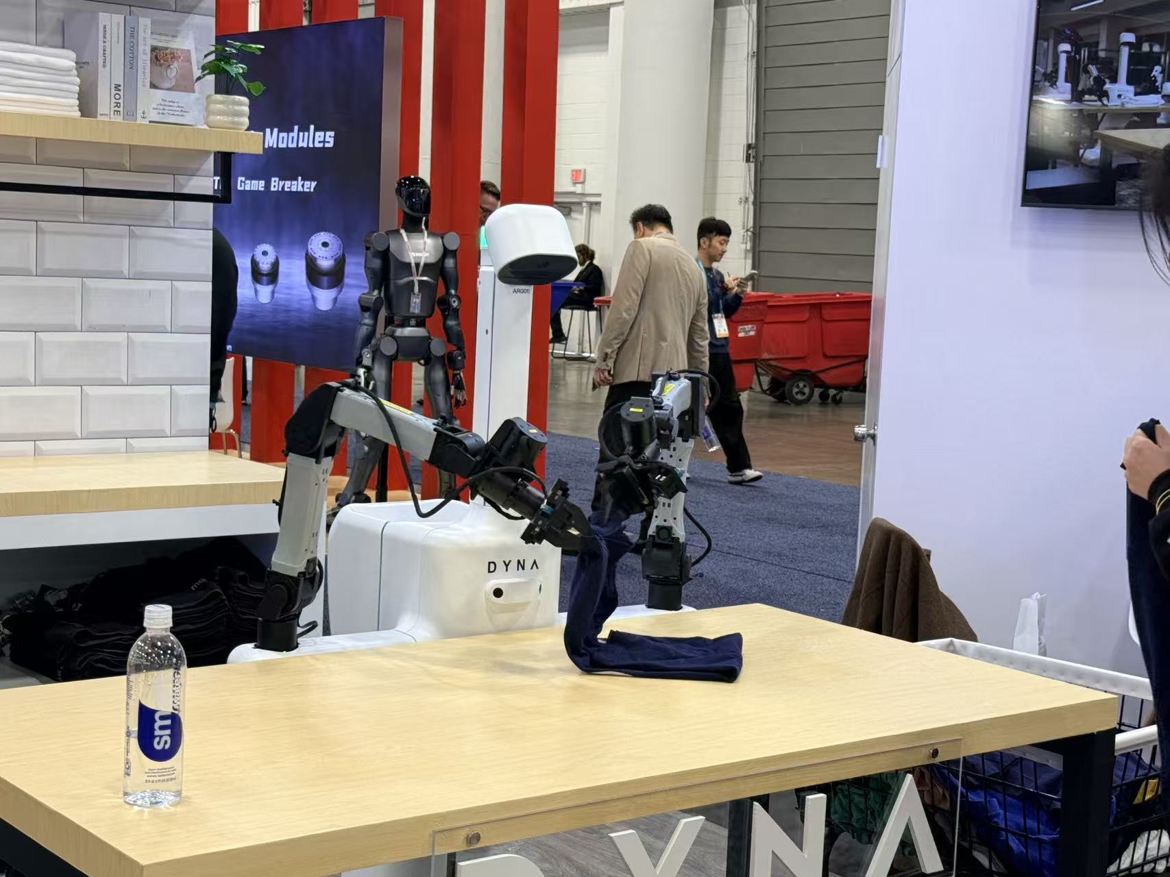 暴走2万步逛遍CES2026:9大方向最火,中企霸场,机器人全明星大乱斗