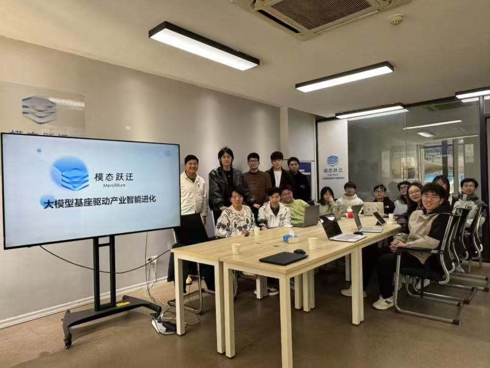 3位武大00后，融资数千万，要做智能体的“3D打印机”