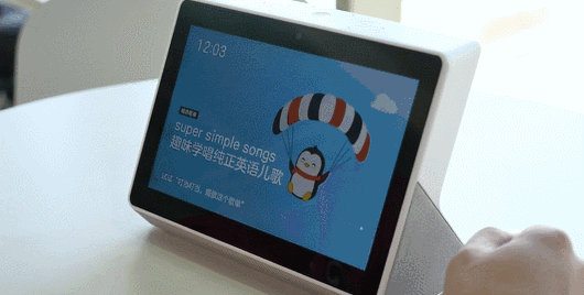 腾讯叮当智能屏发布!超远语音识别,智能音箱上的视听盛宴!