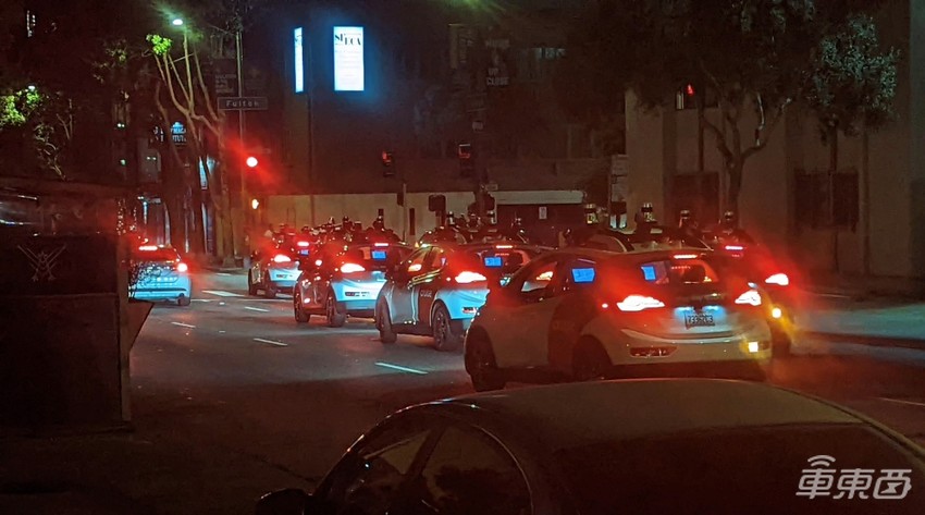 加州开放Robotaxi一周：Cruise连发三起事故，车队规模被减半