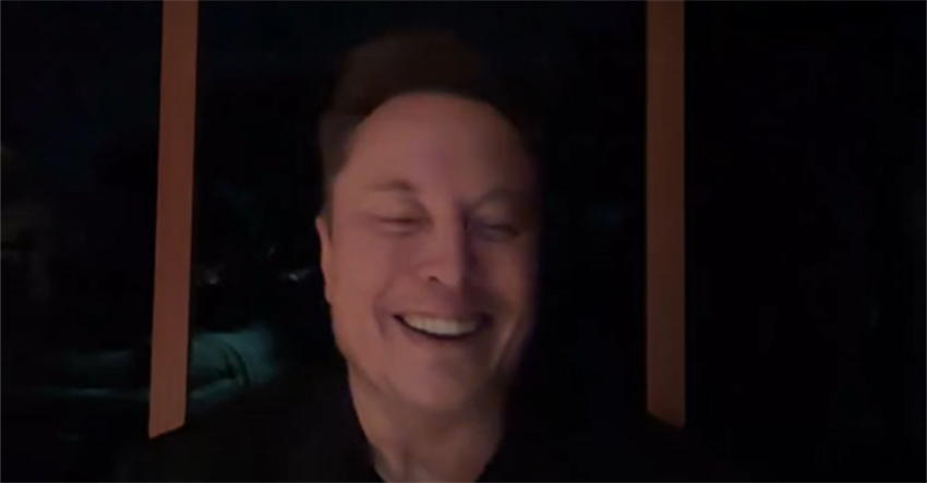 马斯克再放豪言：三个月内FSD比人开的好，特斯拉无人车外星也能正常用