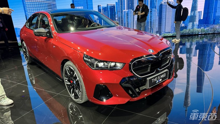 宝马第八代5系轿车长轴版全球首发，油电同上，设计独宠中国用户