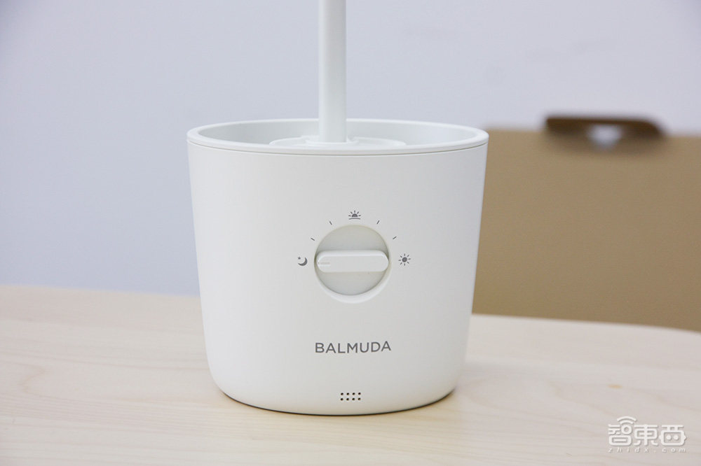 小而美+细节控,巴慕达The Light LED台灯开箱印象