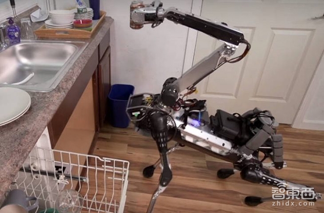 8大公司入局服务机器人！腾讯三连击