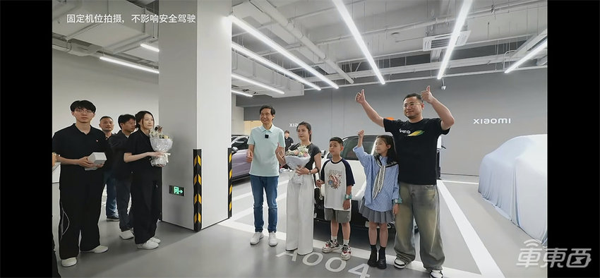 雷军直播又爆了！开SU7 Pro首秀城市NOA，边跑边招人，下月双班交付保底过万