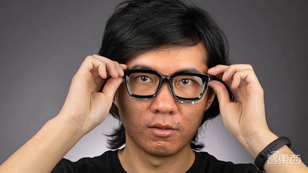 AI声呐眼镜来了!读懂唇语、隔空操控手机,准确率达95%