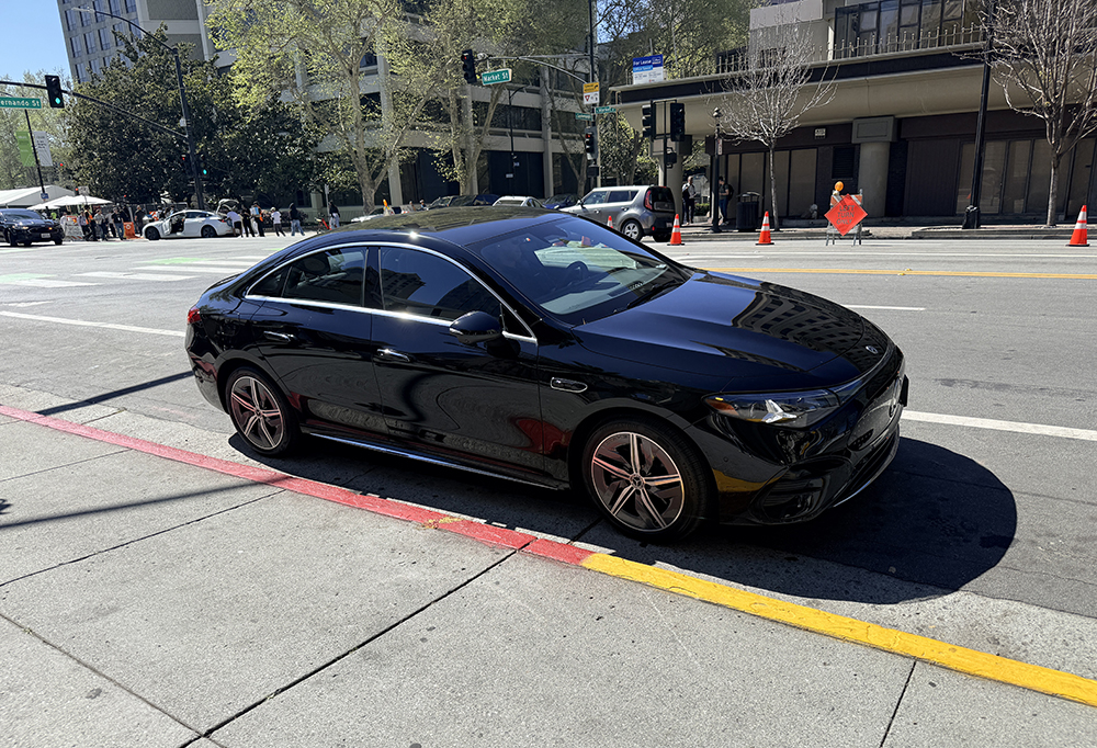 我在硅谷闹市区，体验黄仁勋同款L2++自动驾驶