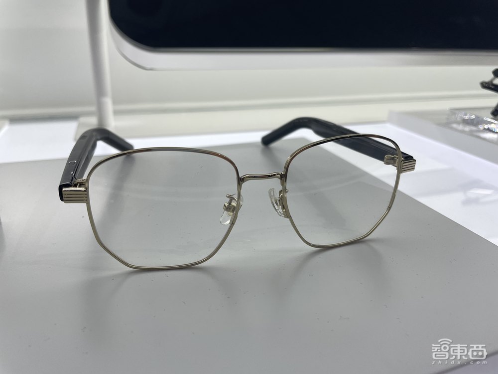 华为史上最燃发布会！麒麟鸿鹄自研芯片炸场，刘德华手持Mate 60“超大杯”现身