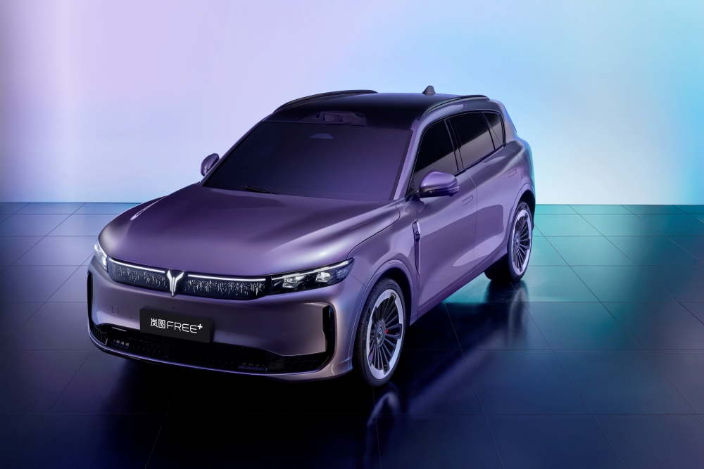 全系标配华为ADS 4和鸿蒙座舱5！岚图FREE+预售价22.99万起