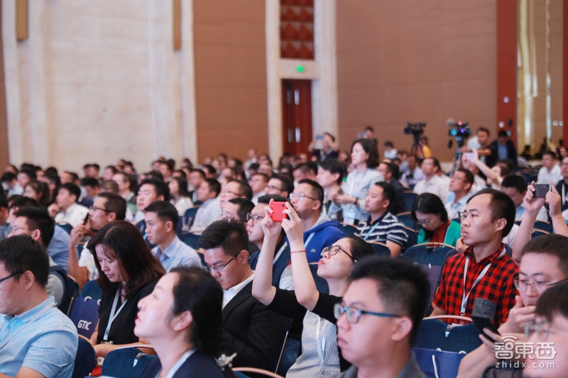 一文看干货！国内首场智能汽车供应链创新峰会引爆重庆，千人会场座无虚席