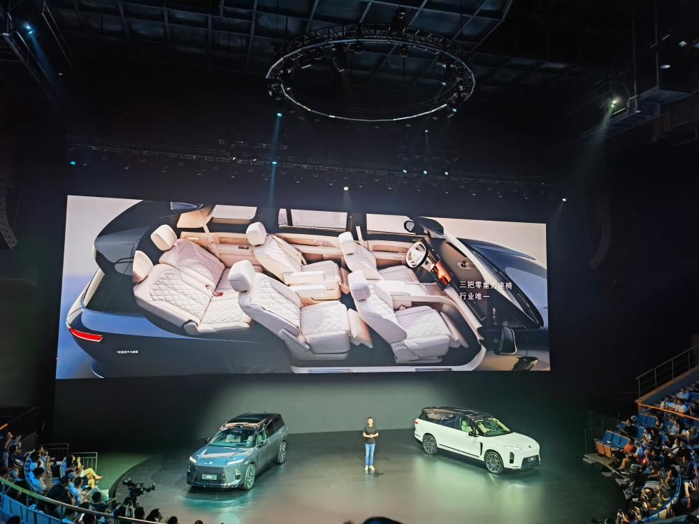 李斌豁出去了!全新ES8预售比老款便宜12万,蔚来美股大涨超10%