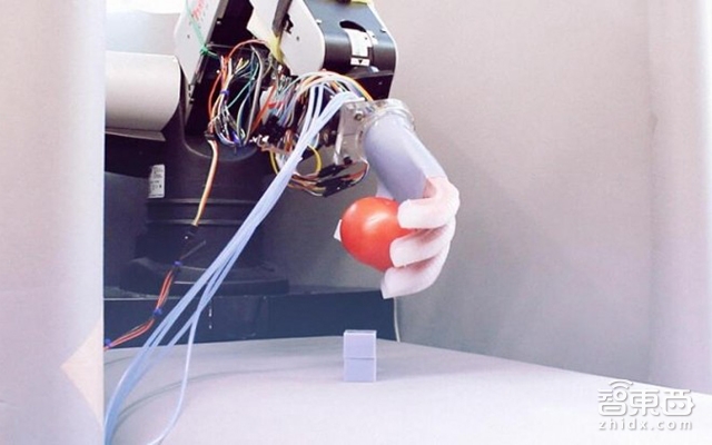 8大公司入局服务机器人!腾讯三连击