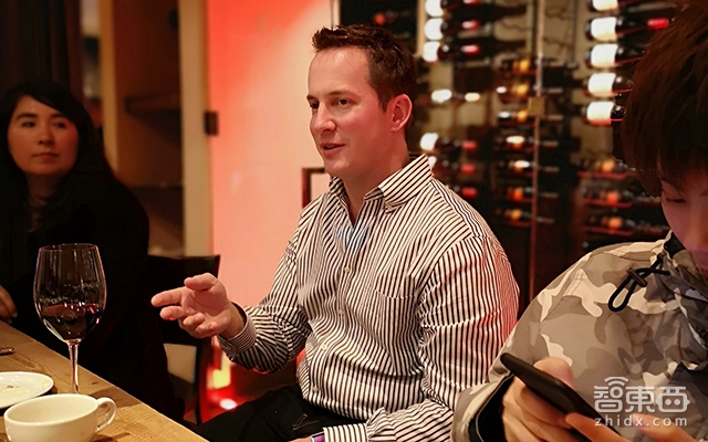 英特尔AI大会现场:秀AI作曲神技!推新版AI芯片