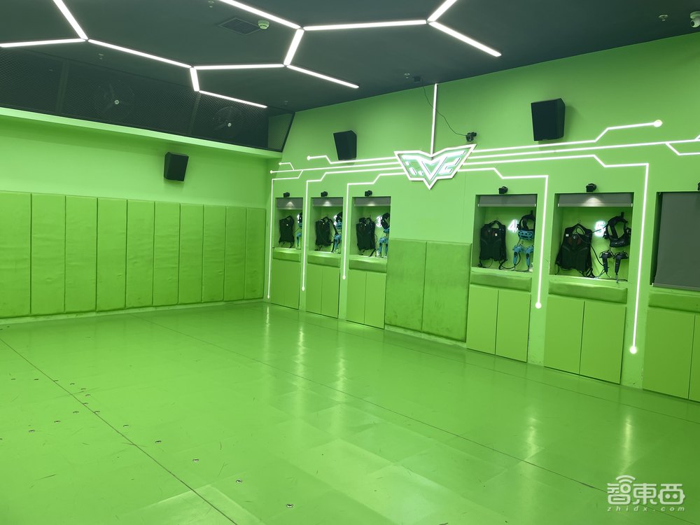 线下VR体验馆风口再起！沉浸式飙车枪战，为啥令年轻人上头？