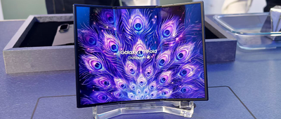 中国首秀！19999元的三星三折叠来了，真机上手体验，屏幕交互有点惊艳