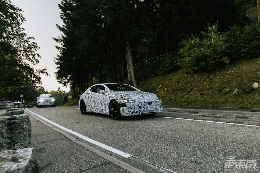 昨夜,奔驰亮出最强电动计划!明年就有四款纯电新车上市