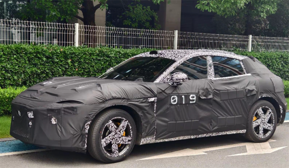 小米SUV谍照曝光!疑似撞脸法拉利500万豪车