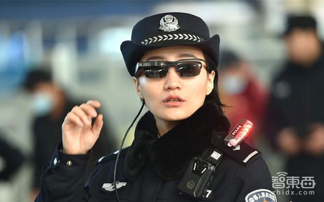 AI入侵火车站 厕所蹲位实时看!