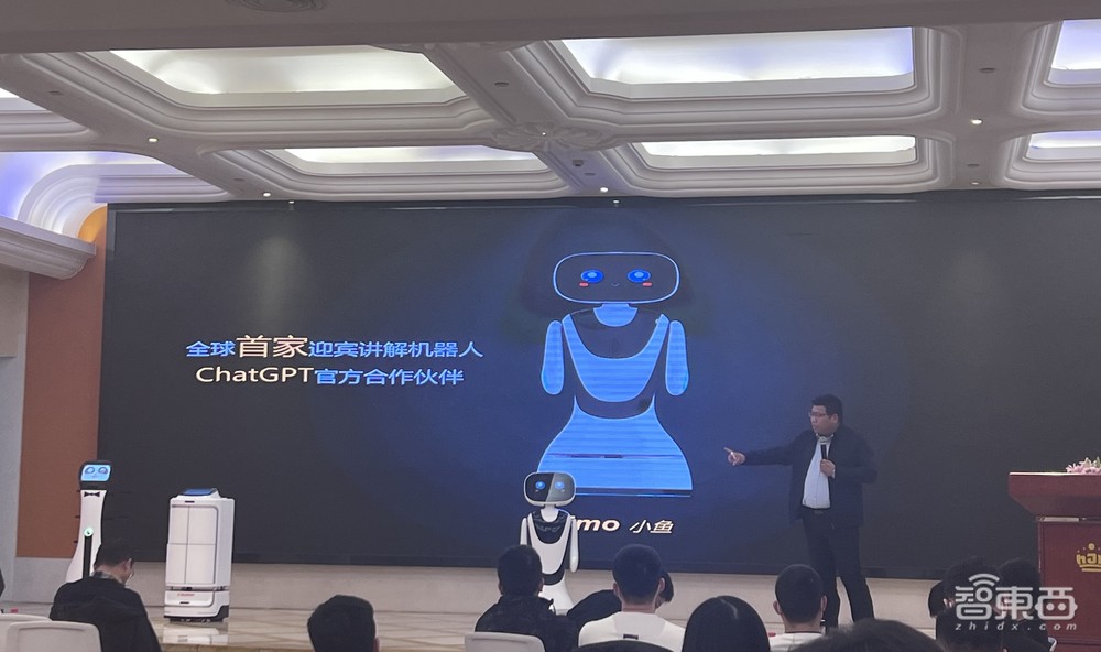 穿山甲机器人推出ChatGPT版迎宾机器人,售价9999元起,独家对话CEO宋育刚