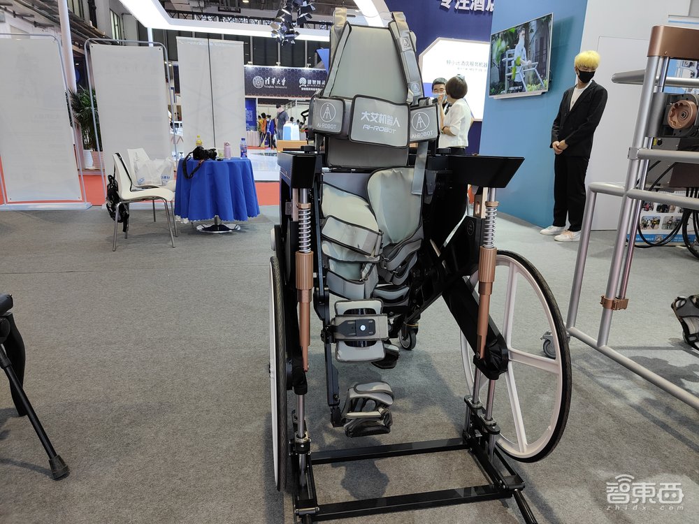 机器人“春晚”开幕，机器狗扎堆PK，揭秘六大类亮点机器人