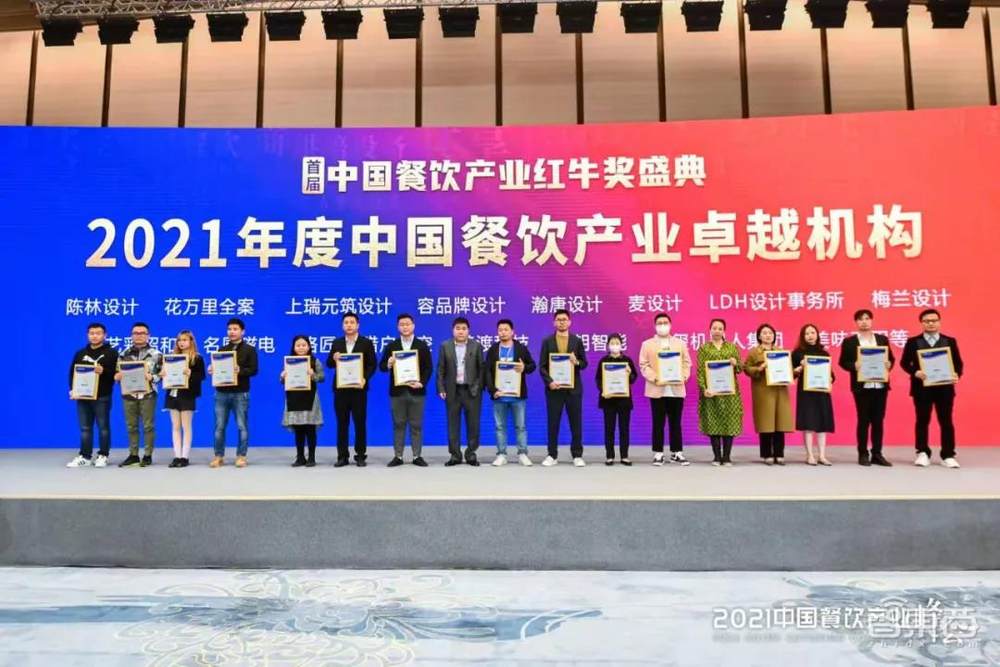 你遇到的送餐机器人不理人？这款“招财豹”会聊天、能吸粉