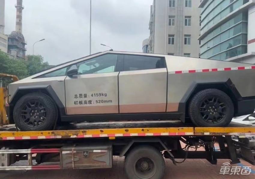 绿牌特斯拉赛博皮卡现身天津街头!二手平台抬价到350万,曾有国内车主200万购入