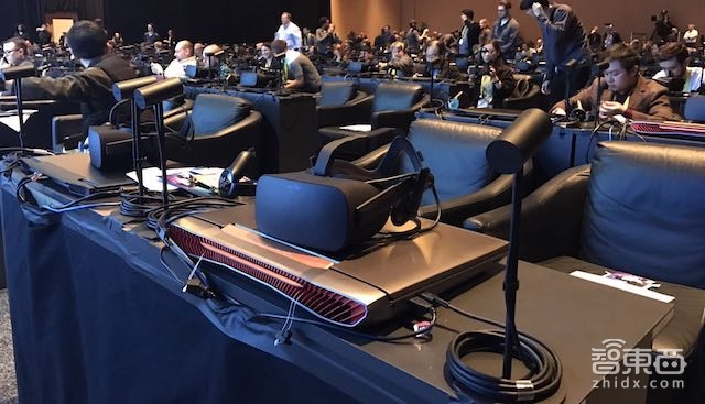 沙发软席配250套Oculus 英特尔这场CES发布秀足了肌肉