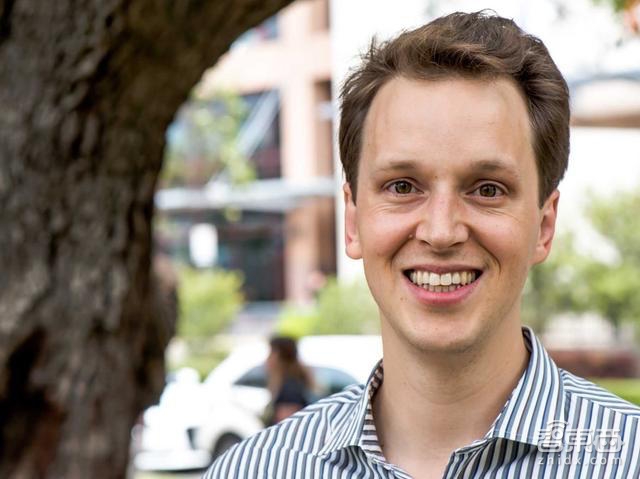 智东西晚报:苹果或三月发4寸iPhone5se SpaceX再试海上回收火箭