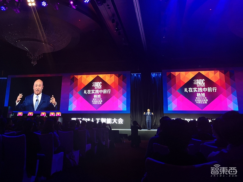 英特尔推新版Movidius AI计算棒,性能飙升8倍 | AIDC现场