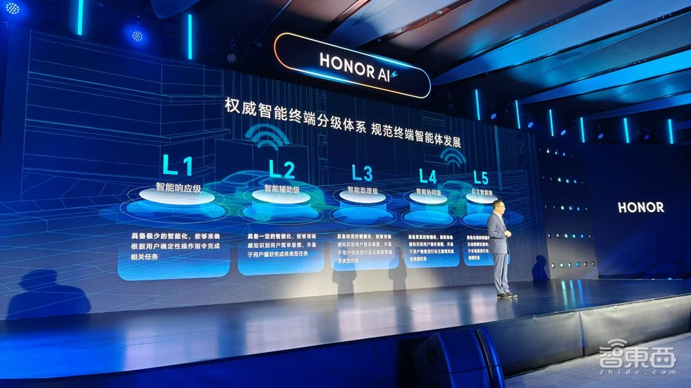荣耀亮出AI OS大招,对话CEO赵明:未来的AI手机之战,要怎么打?