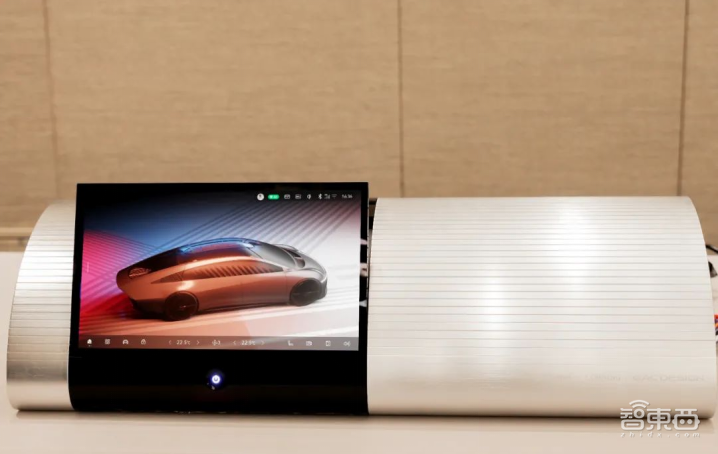 CES 2024丨PC新物种大爆发,透明屏乱战,车载屏火了,AI正深入一切!