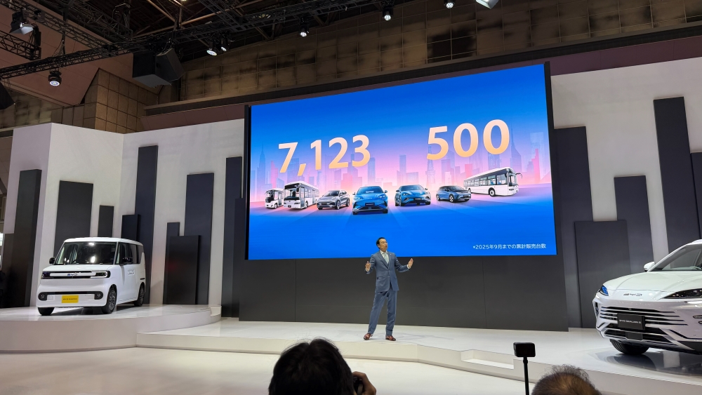 比亚迪扎根日本20年交卷：特供小车明年上市，首款插混车型亮相