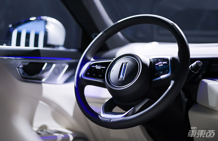 魏牌新摩卡DHT-PHEV正式上市：23.18万开卖、综合续航超1100km