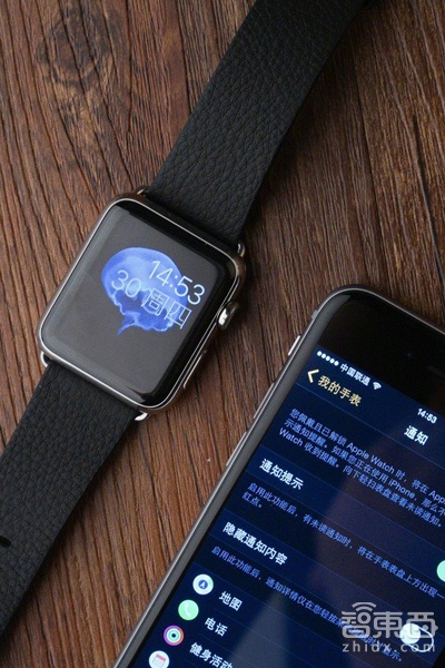 重量级比拼:Apple Watch对比Moto 360