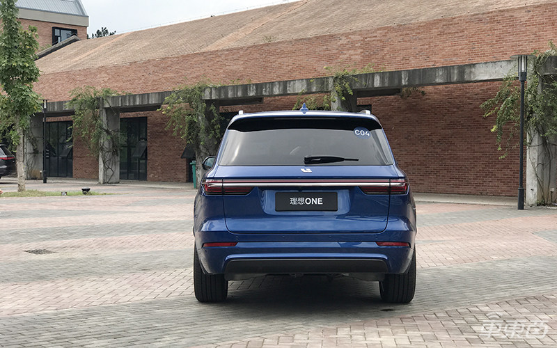 长途试驾国产电动神车理想ONE:烧油发电能跑800公里!