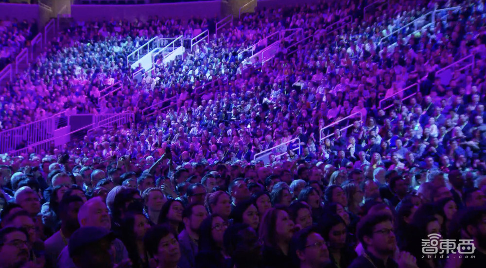 黄仁勋甩出最强AI核弹！GPU新架构性能暴涨30倍，首发人形机器人大模型，联手苹果闯MR